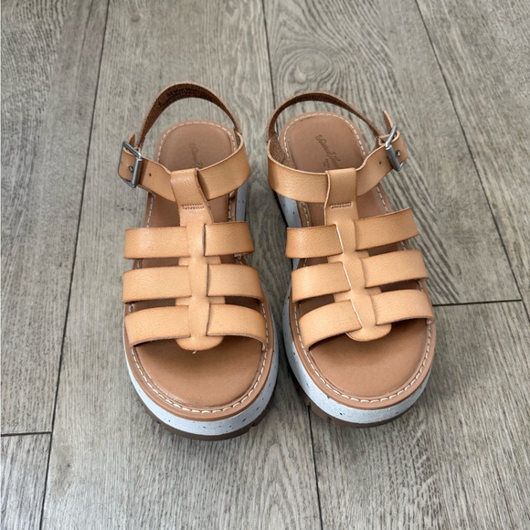 Universal Thread Shoes - Universal Thread Tan Platform Cage Sandals. Size 6